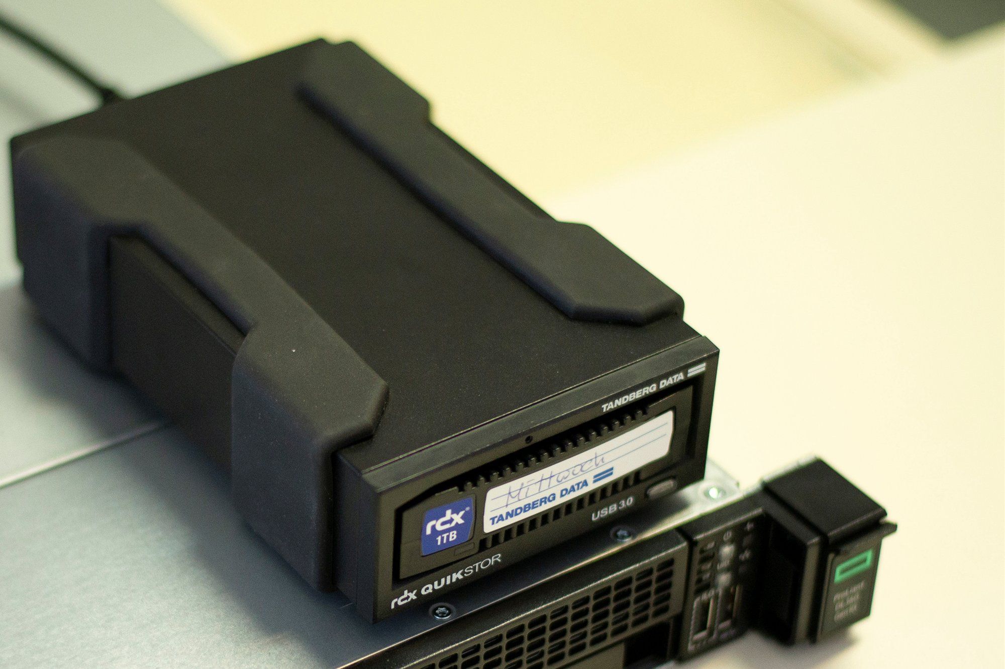 RDX-Wechsellaufwerk zur Datensicherung auf einem Rack-Server